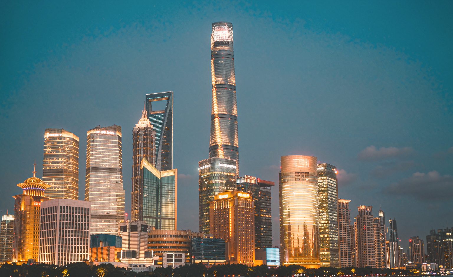 Шанхай, деловой район Луцзяцзуй вечером